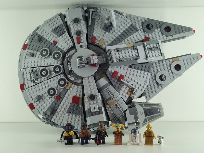 LEGO Star Wars Millennium Falcon 75257 - Complete with Minifigures