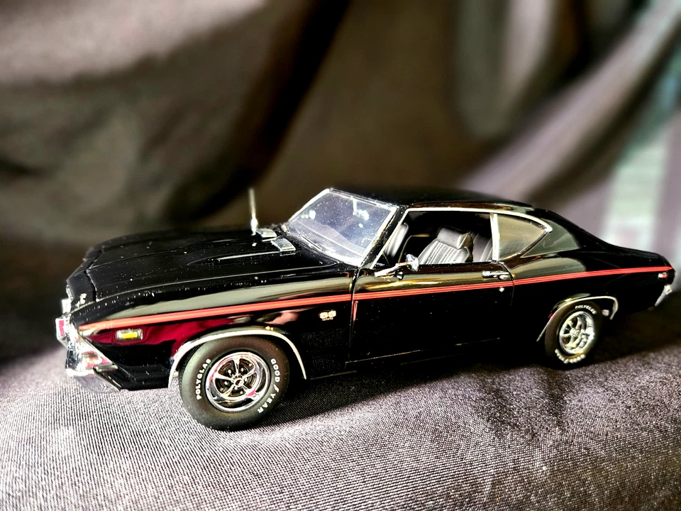Franklin Mint 1969 Chevelle SS 396 Black 1:24 Scale Inv. #5031 - Image 2 of 4