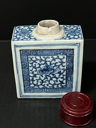 CHINESE PORCELAIN BLUE AND WHITE TEA CADDY - Picture 6 of 10