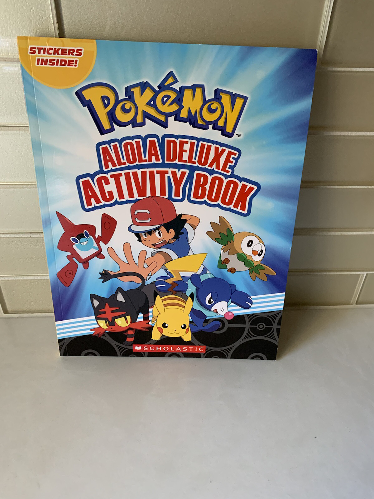 Pokemon: Alola Deluxe Activity Book (Pokemon)