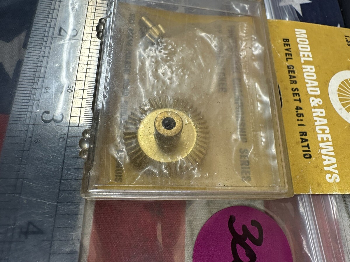 Gears, Strombecker #8429 Gear set 3/32 0.092 Pinion 1/8 Crown 4.5