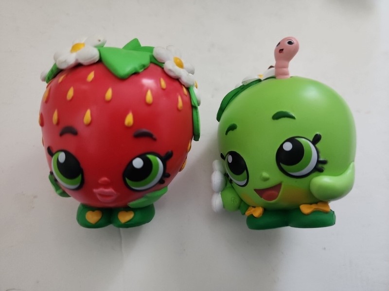 Lot 2 Shopkins Funko Large Strawberry Kiss & Apple  Figure 2016 OOB LOOSE