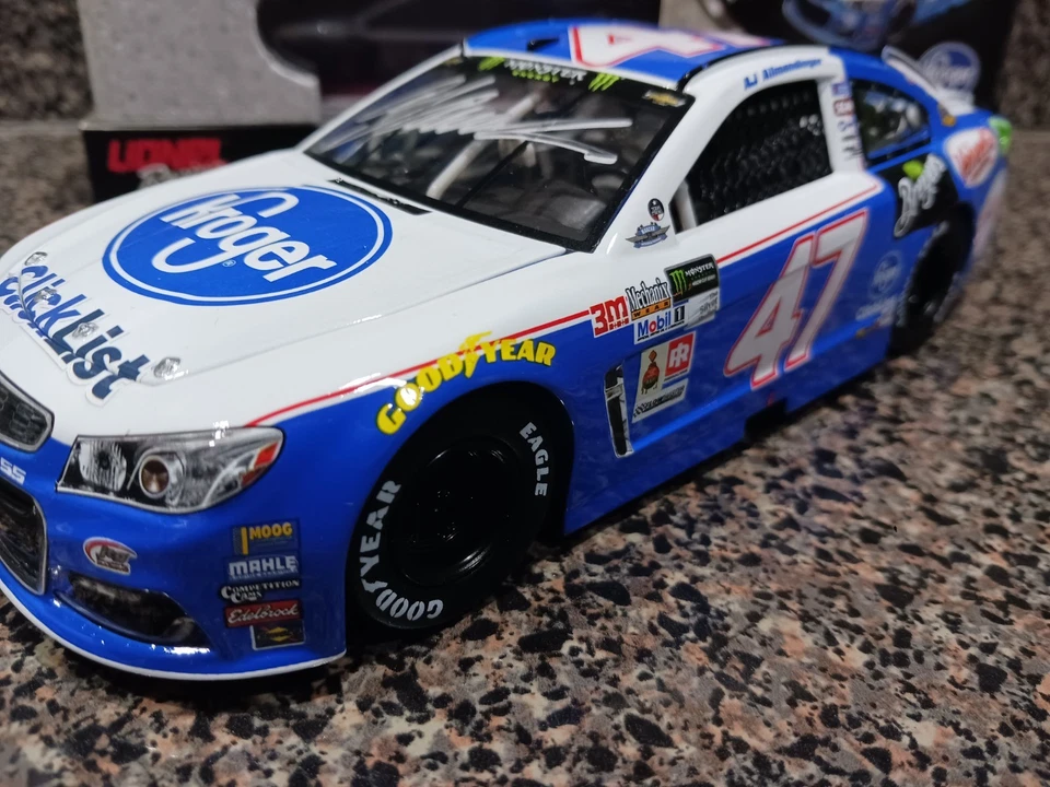AJ Allmendinger Auto'd#47 Kroger Darlington 2017 雪佛兰 1: 24 压铸 NASCAR JTG — 第 2/4 张图片