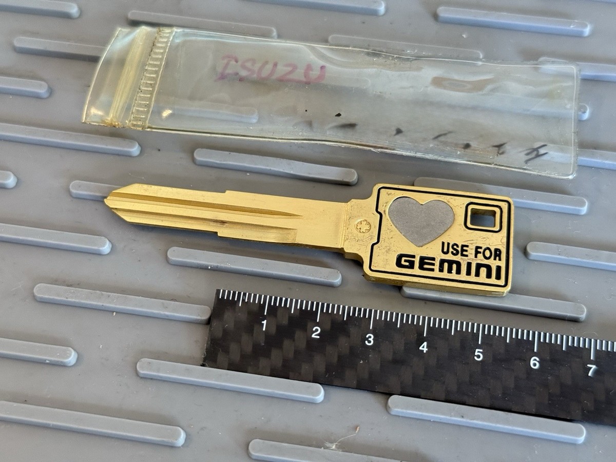 小物 kei JAPAN Vintage ISUZU GENMINI JDM Key Blank 365 GOLD New Old