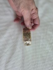 Bransoletka z mankietem wytłaczanym Anju