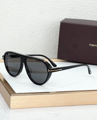 Tom Ford FT1023 Aviator Sunglasses Black/Grey Gradient   60-13-140