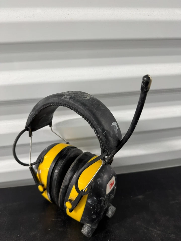 3M Peltor Worktunes AM/FM Headphones with Auxiliary Cable and Set of Batteries - Image 3 of 4