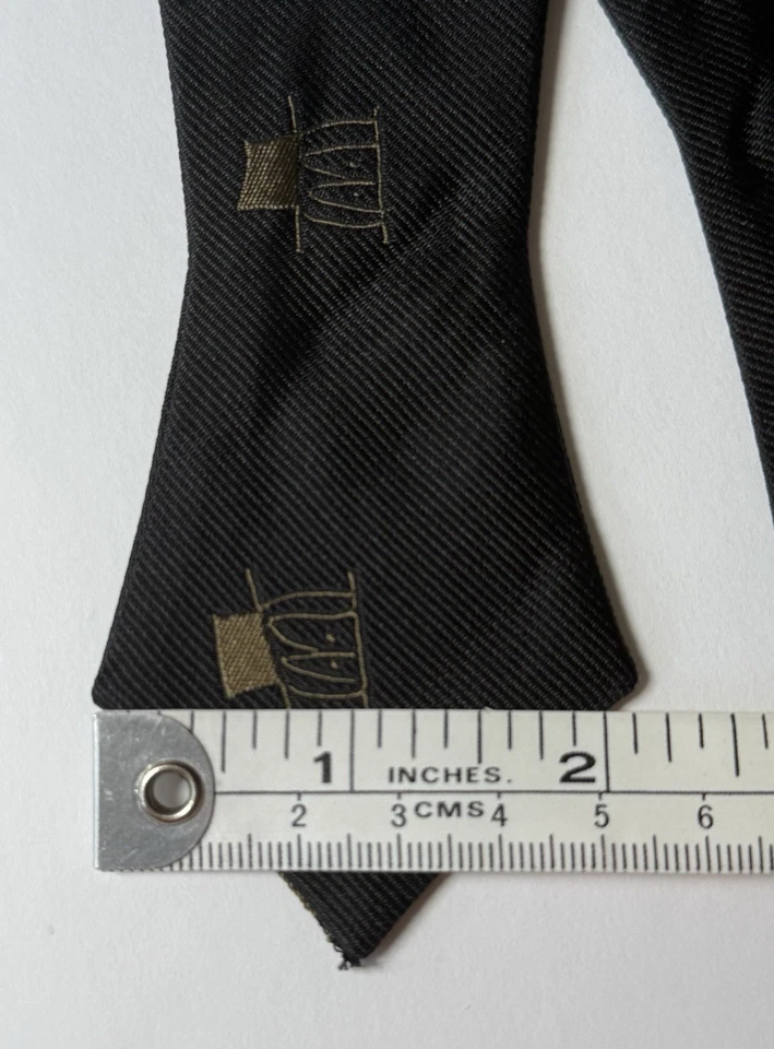 Pajarita ajustable para hombre ALEXANDER OLCH 100 % seda negra pingüino hecha en EE. UU. USADA EN EXCELENTE ESTADO Foto 3 de 4