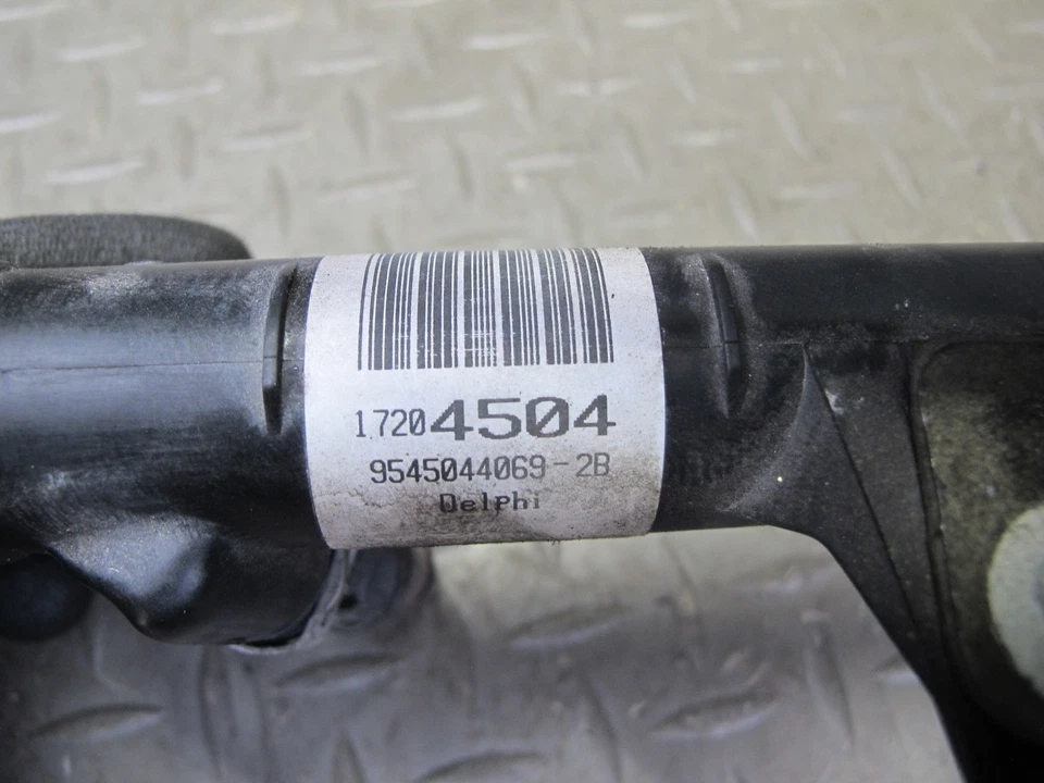 2003-2007 HUMMER H2 6.0L ENGINE HIGH PRESSURE FUEL RAIL W/ INJECTOR SET - Image 4 of 4