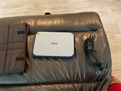 ASUS Chromebook barely used works great comes with charger
