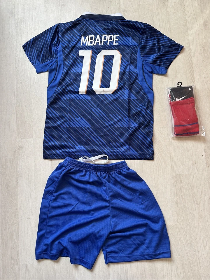 🇫🇷🇫🇷Ensemble de foot Pour Enfant taille 10 ans France 2026 🇫🇷🇫🇷 - Photo 4/4