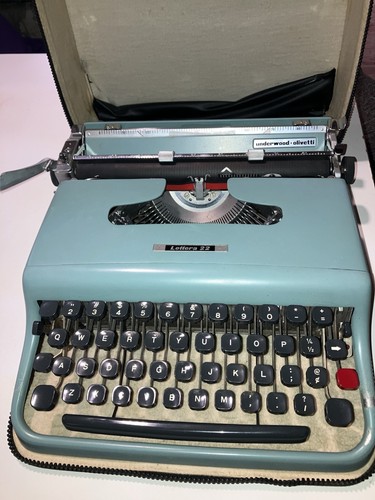 Underwood Olivetti Lettera 22 Vintage Manual Typewriter With Case READ