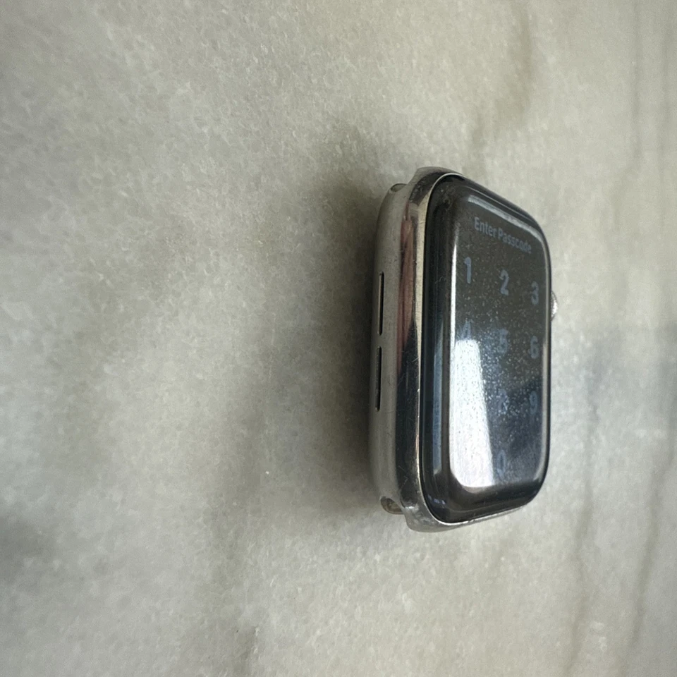 Apple Watch Series 4 44mm aço inoxidável prata – bateria precisa de substituição - Imagem 4 de 4