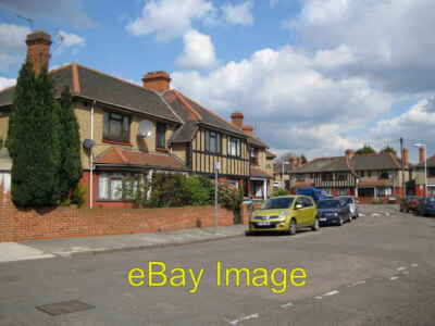 Photo 6x4 East Ham: Hameway, E6 East Ham/TQ4283 Hameway is an unusual ci c2008