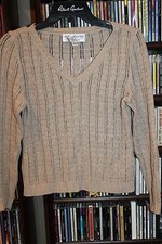 St. John Tan Crochet hole V neck Sweater Ladies sz 2  bin127 