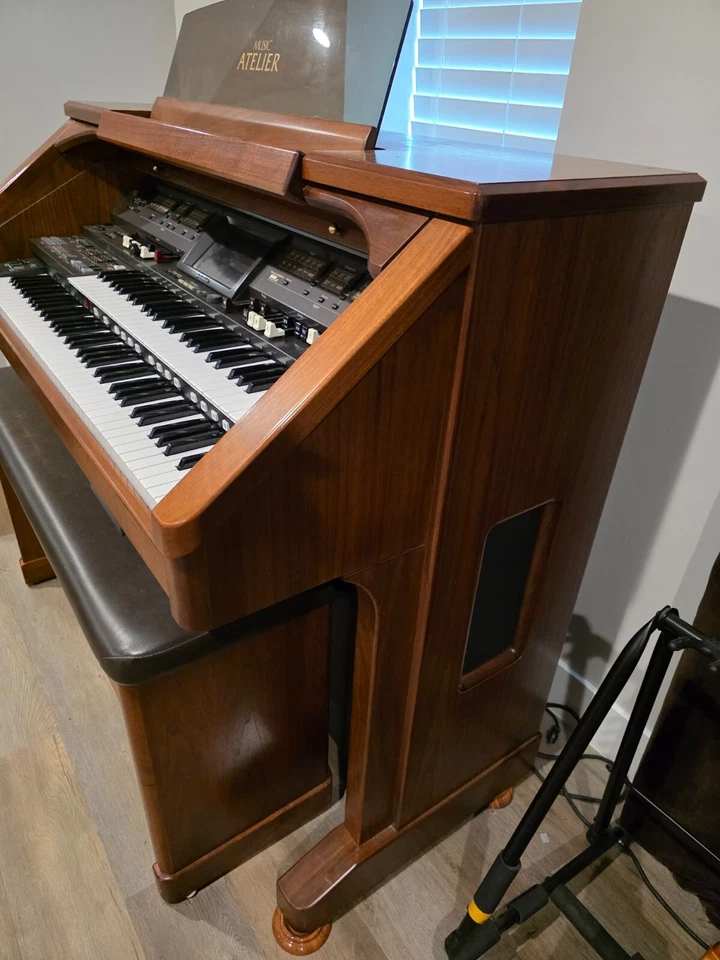 Roland AT-900 Atelier órgano Roland nogal 2010 Foto 4 de 4