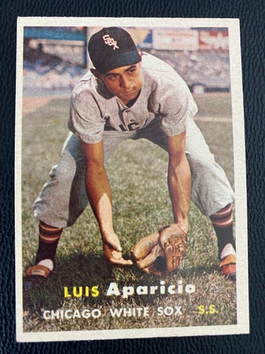 1957 Topps Luis Aparicio #7 HOF Chicago White Sox EX-MT