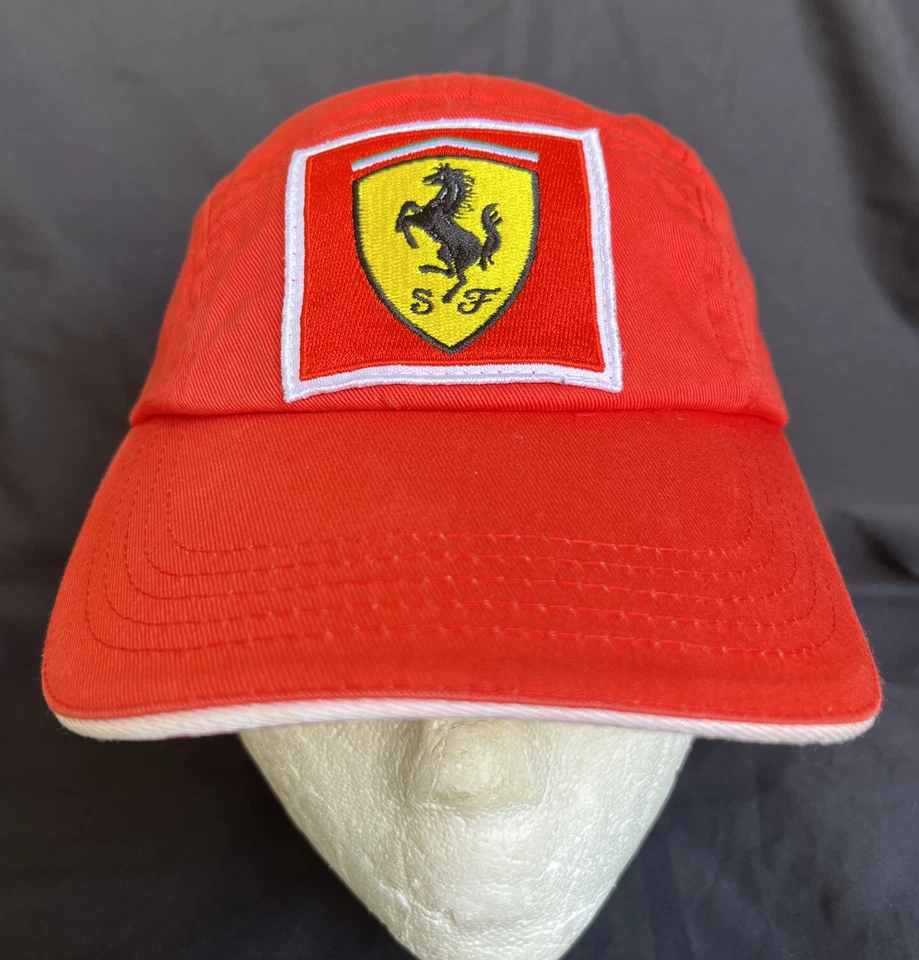 Boné Ferrari 5 painéis logotipo vermelho licenciado oficial bordado - Imagem 2 de 4