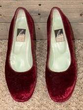 Vintage Charles Jourdan Burgundy Embossed Velvet Gothic Pumps Made in Spain 6.5