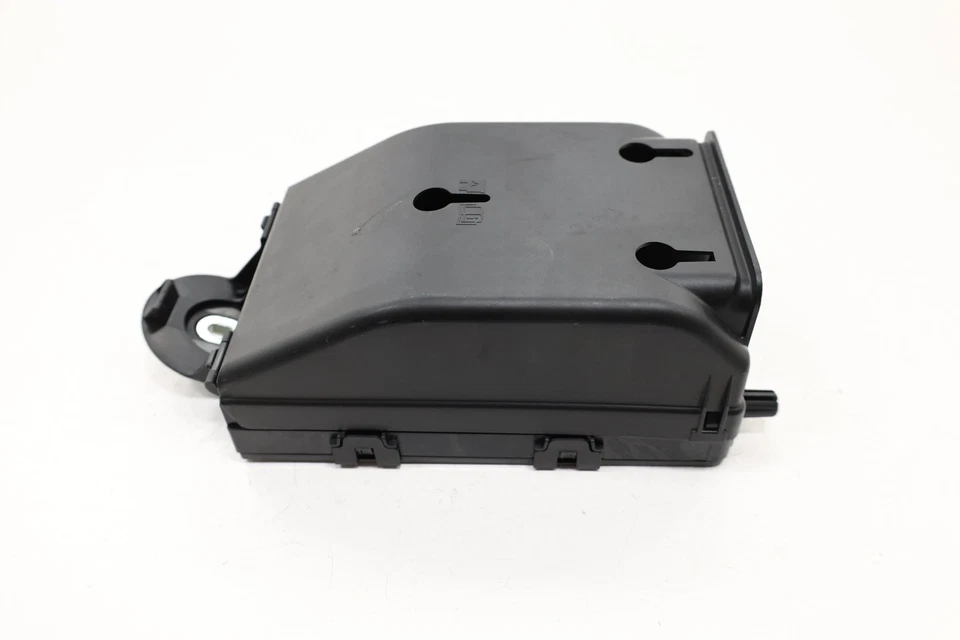 2016 - 2025 VOLVO XC90 CABIN FUSE RELAY BOX BLOCK MODULE UNIT OEM 32142591 - Image 2 of 4