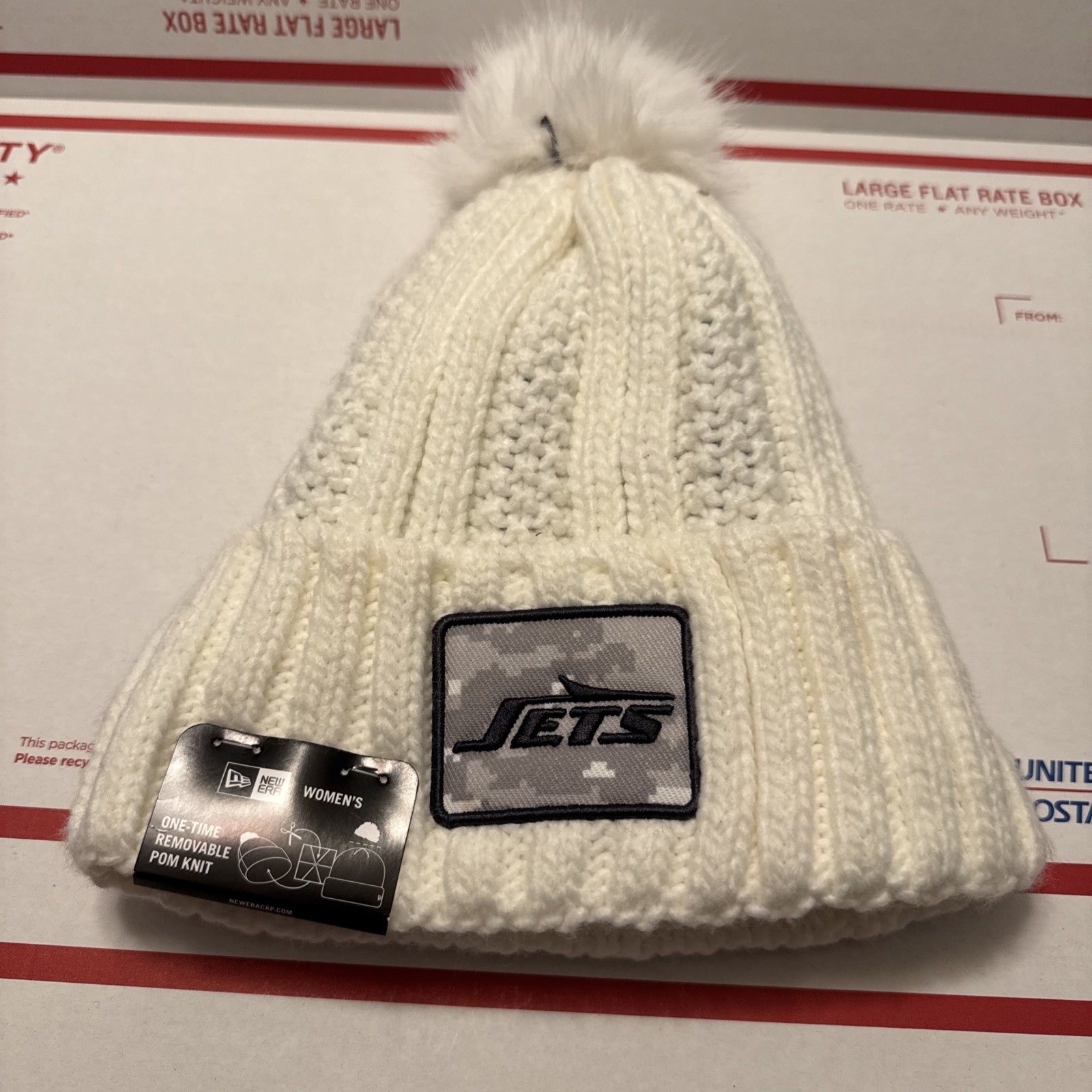 New Era WOMENS New York Jets Flag Salute To Service Knit Pom Beanie Military NFL