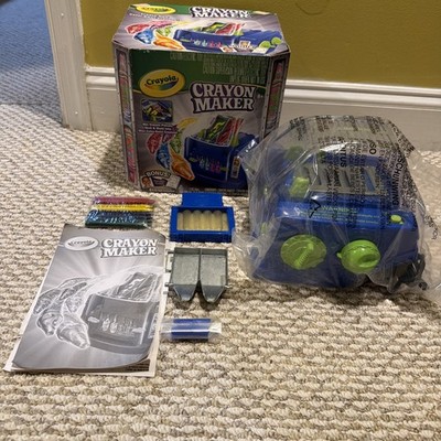 Crayola Crayon Maker Mix & Mold Crayons Color 2011 / Open Box/ New?