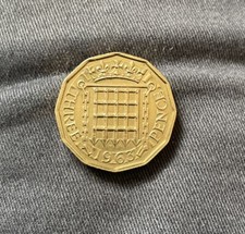 1963 Queen Elizabeth II Threepence 3d Brass Coin.
