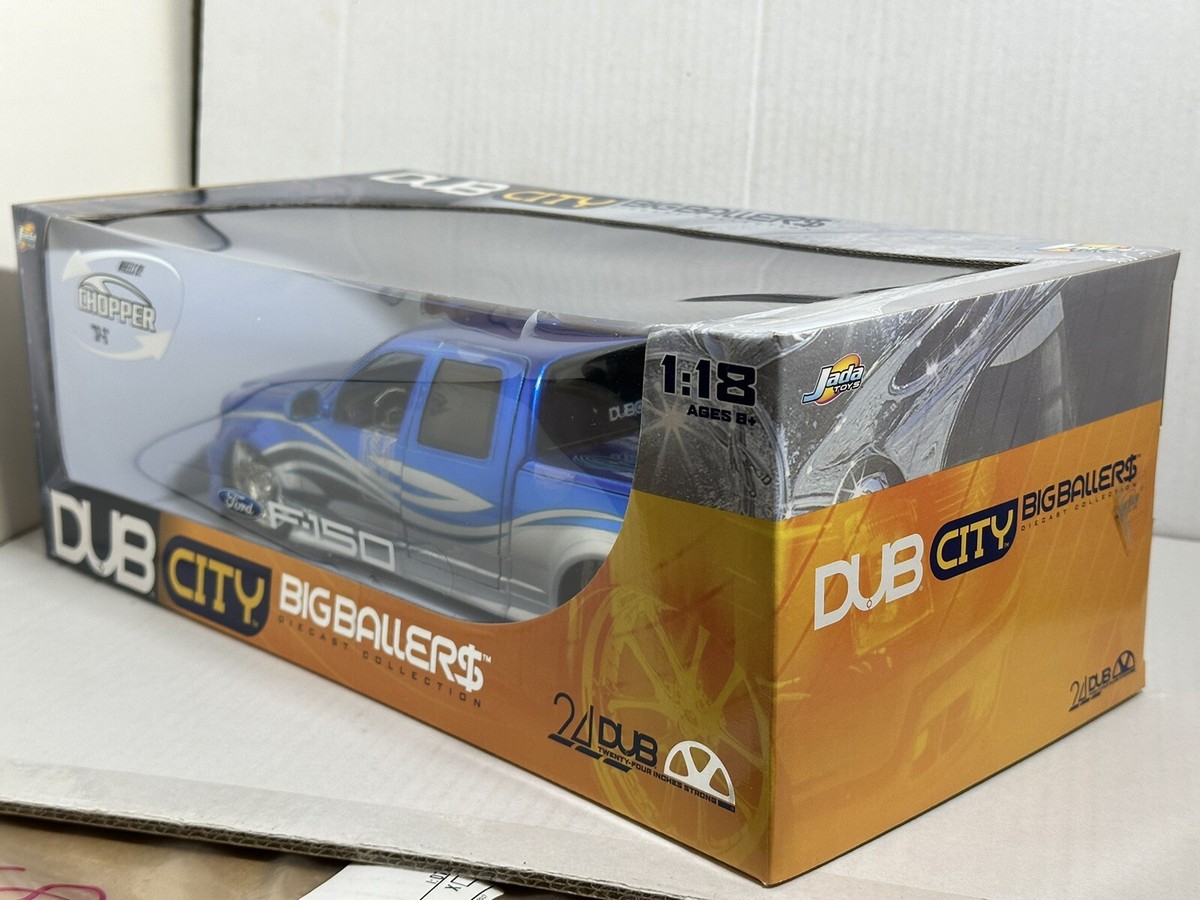 1/18 JADATOYS Ford F150 フレイムスデザイン ミニカー 1979 Ford F-150 Custom Pickup Truck Candy Blue and White