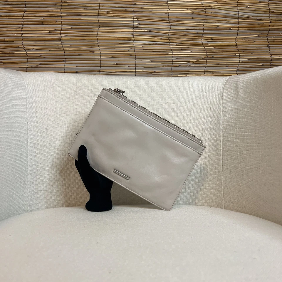 Bolso de Mano Rebecca Minkoff Chevron Acolchado en Beige Foto 2 de 4