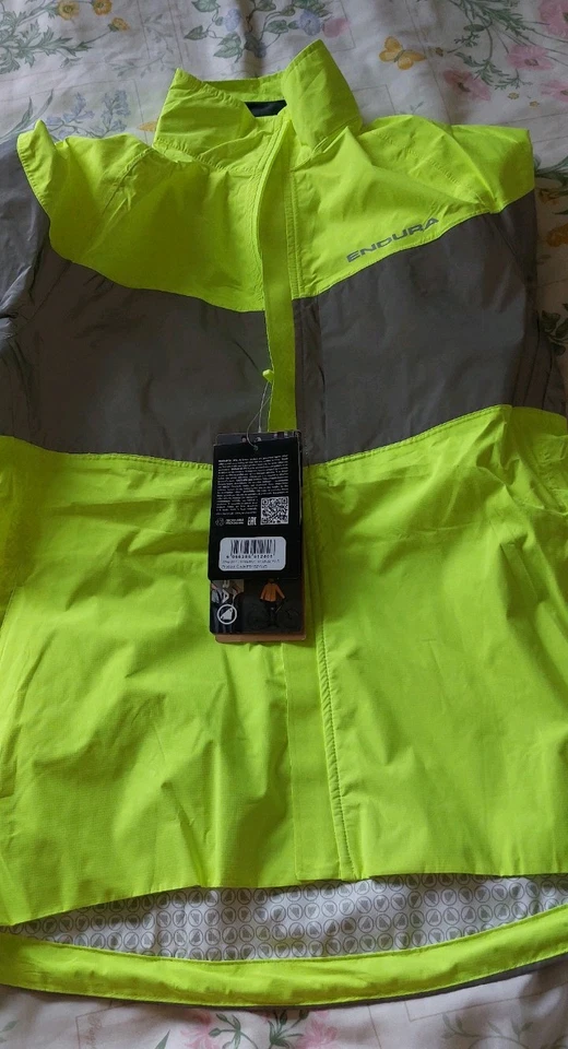 Endura Women's Urban Luminite EN1150 Waterproof Jacket Size S - Image 3 of 4