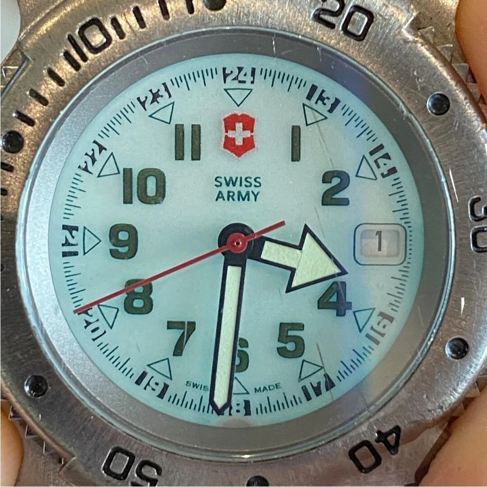 Движущийся ободок из нержавеющей стали Swiss Army синяя светящаяся подсветка - Изображение 3 из 4