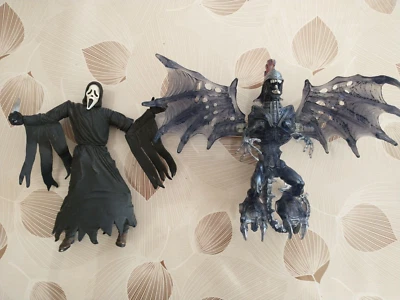 Lot 2 figurines Scream Ghostface (Mcfarlane) et Alien - Reine Volante (Kenner)  - Photo 1/3