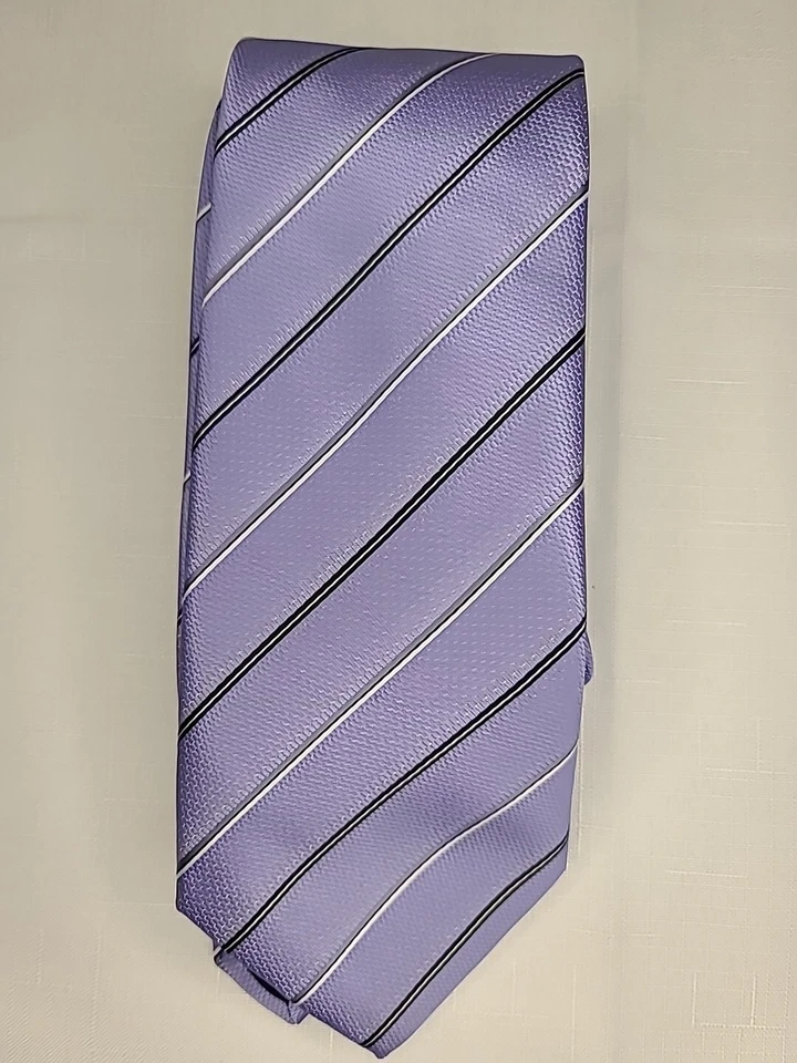 Corbata de negocios a rayas de microfibra hecha a mano Nouveau para hombre Foto 2 de 4