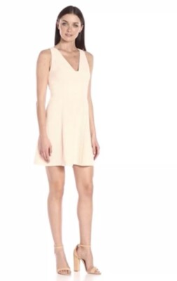 BCB Generation Fit and Flare Kleid V-Ausschnitt flüsterrosa Damengröße USA 8 