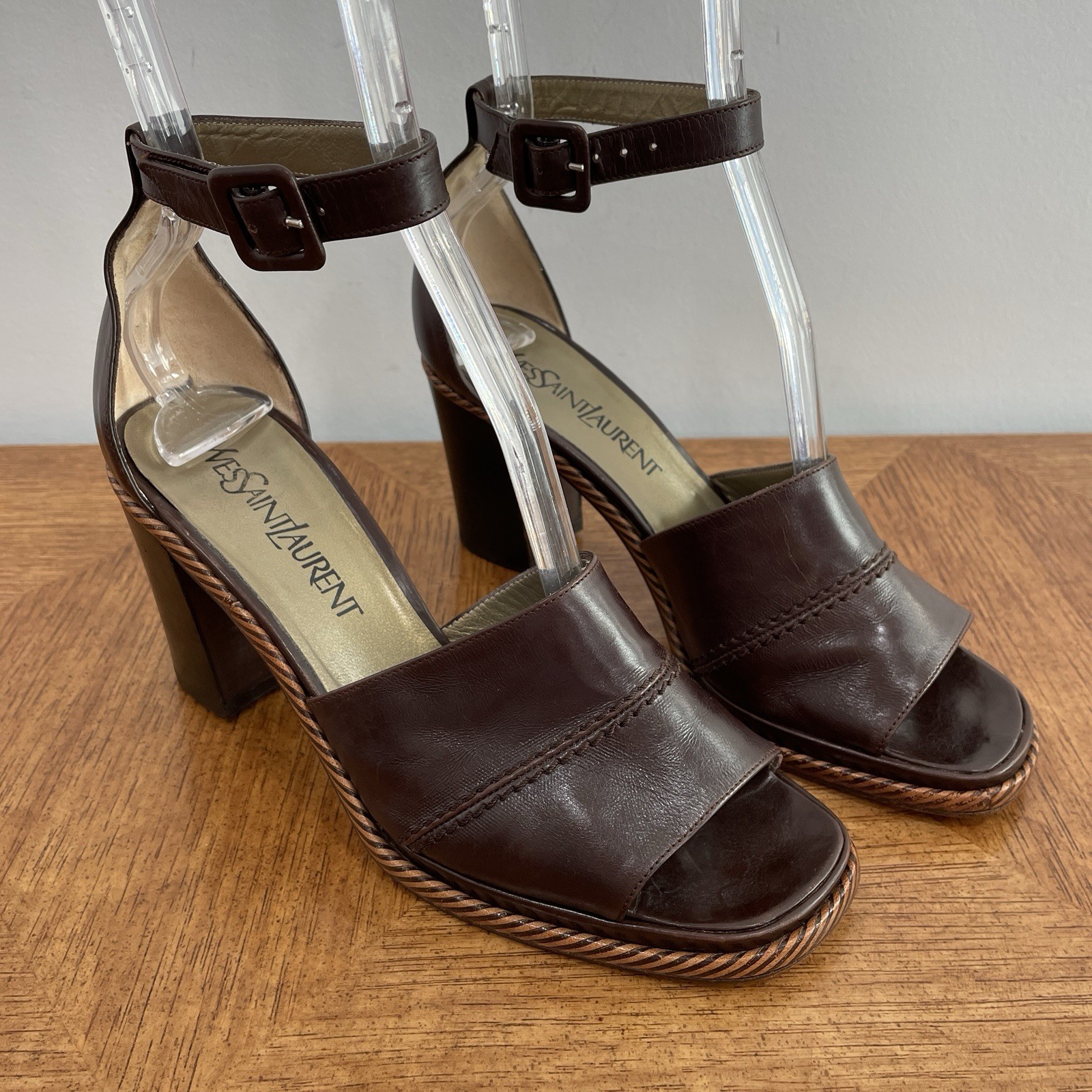 YSL Yves Saint Laurent tacco 7 5 pelle marrone punta aperta cinturino alla caviglia blocco fibbia