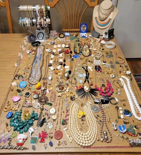 Antique Vintage Estate Exquisite Costume Jewelry Lot Gold Vibrant Some Signed