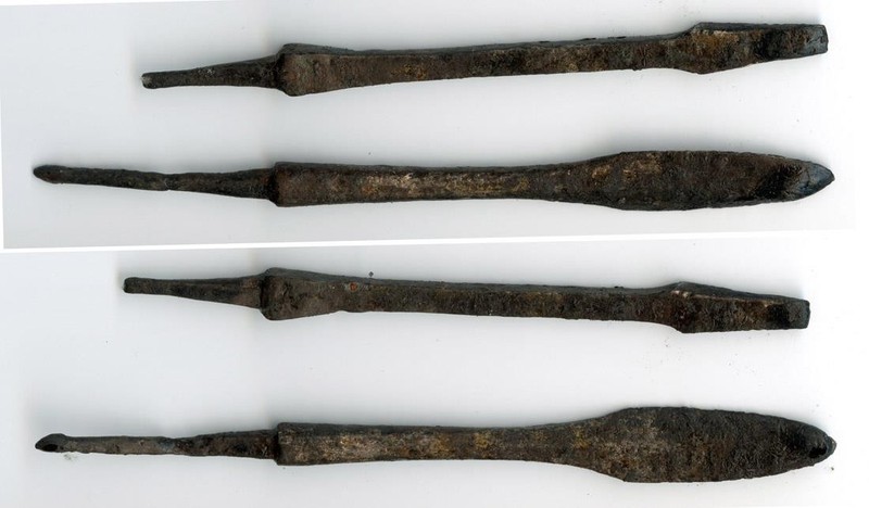 (P32,33) Ancient Iron Large Arrowheads. 118 & 138 mm.