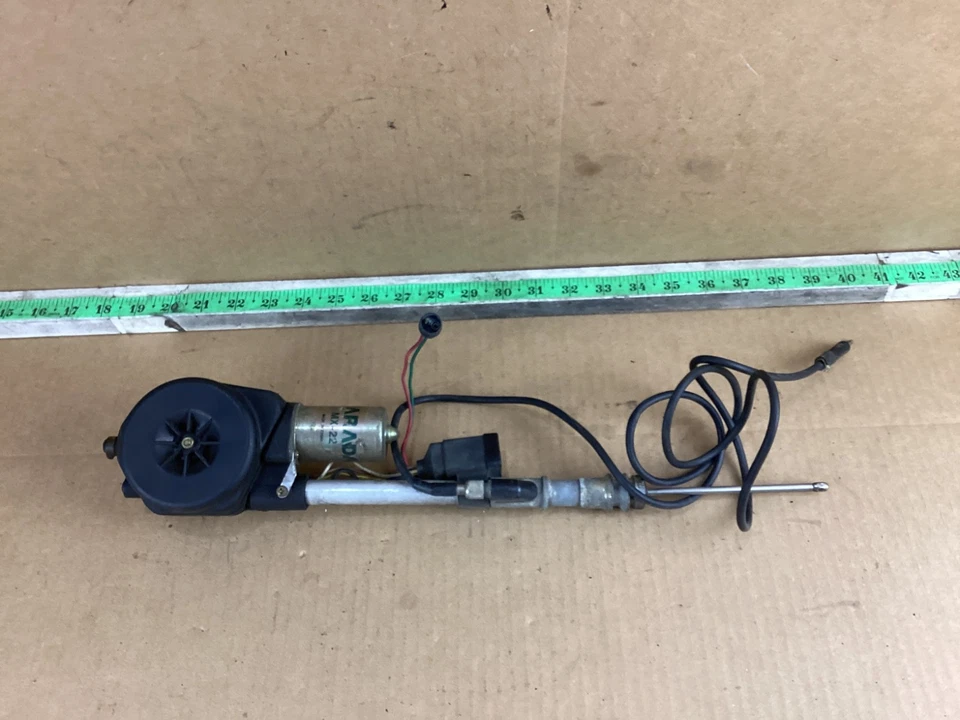 Antena de alimentación de radio aérea Infiniti G20 1991 Foto 4 de 4