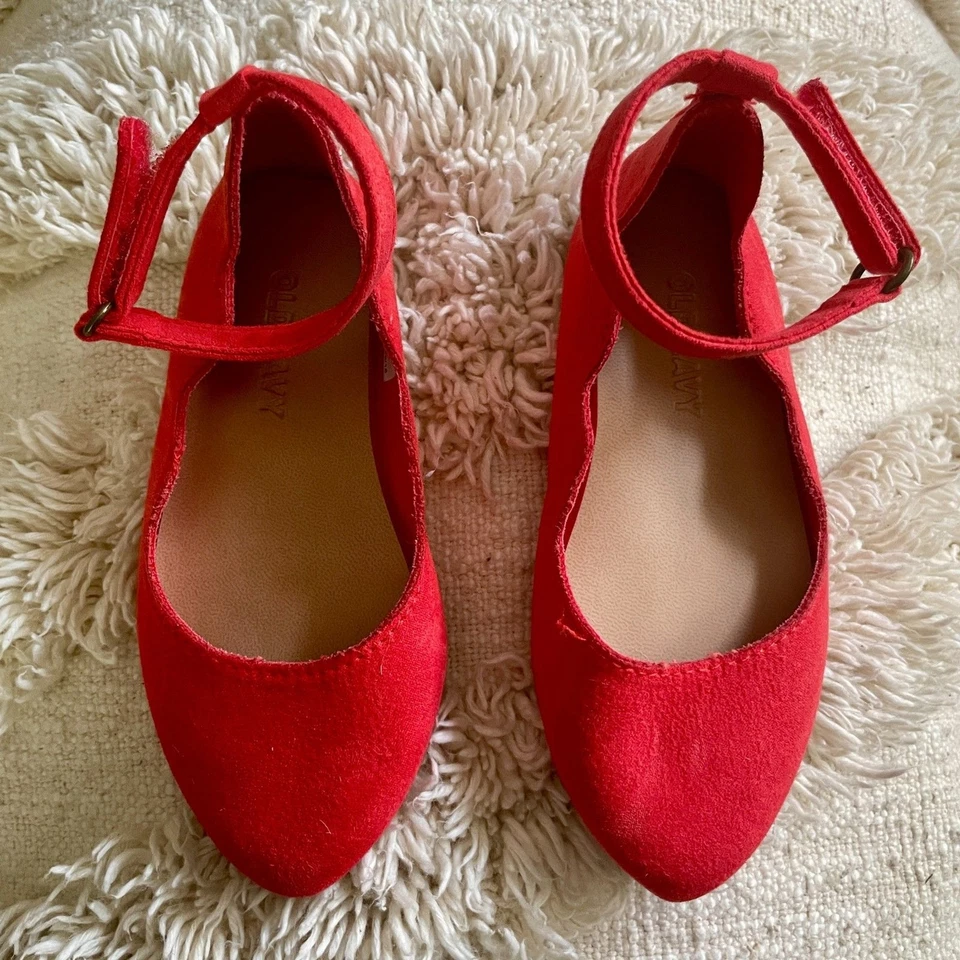 Red pointed toe scalloped ballet flats with ankle strap - toddler size 6 (GUC) - Image 2 of 4
