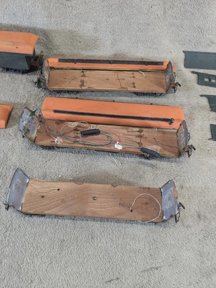 Lote de vagões de trem Varney 2033 peças vintage de madeira e metal - Imagem 2 de 4