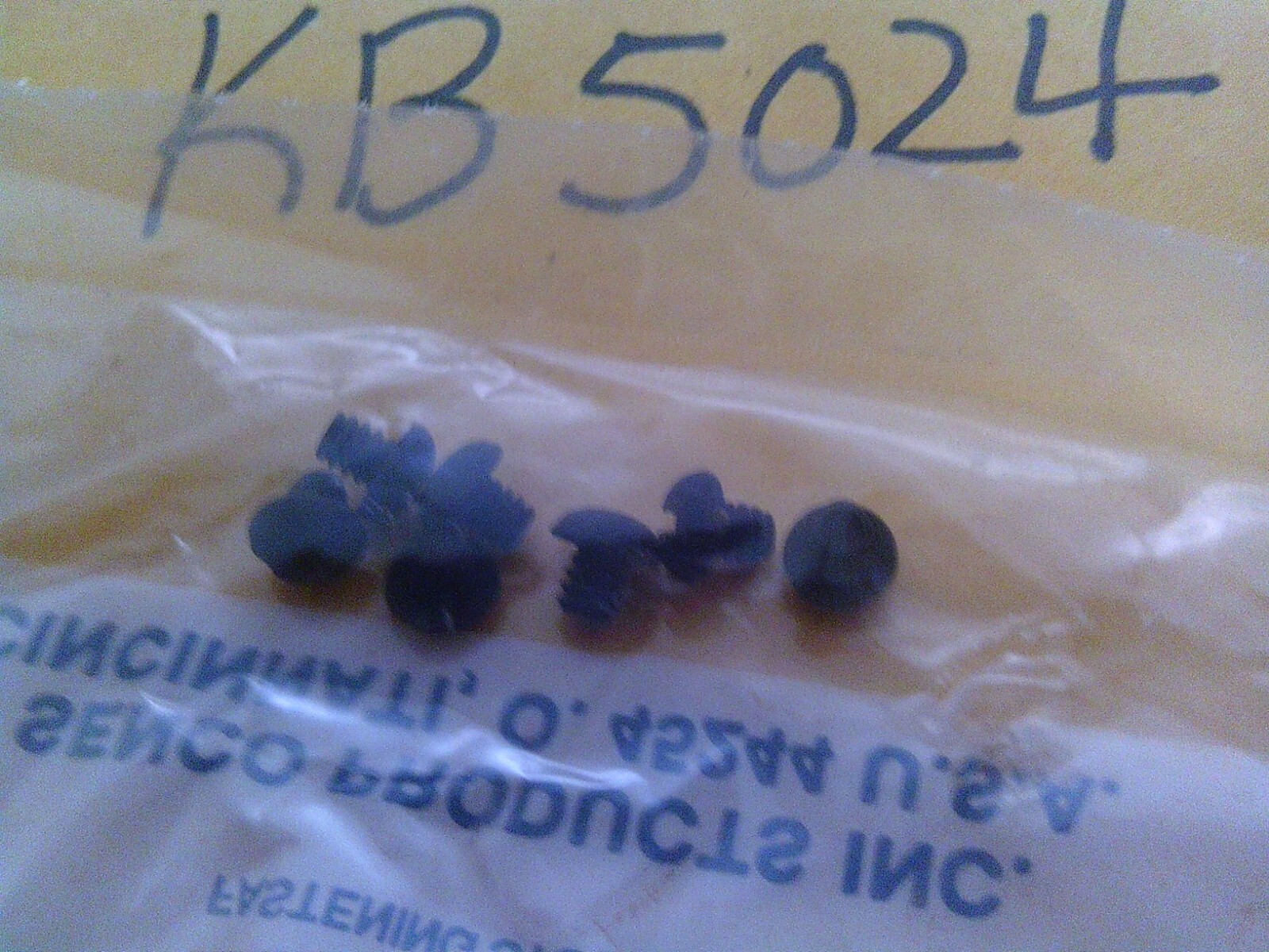SEVEN !! Senco Screws KB5024