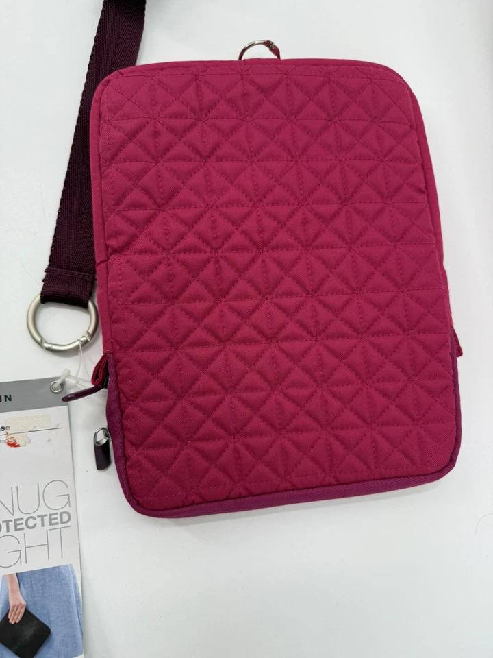 New Tags Belkin Berry Quilted Slip Case Slim Profile For 10"x7.5"x 1.5 Netbooks - Image 3 of 4