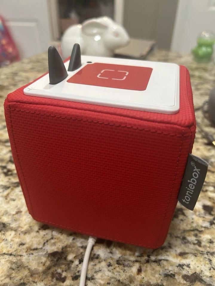 Red Toniebox  and Charger + 7 Tonies + Earphones Bundle - Image 2 of 4