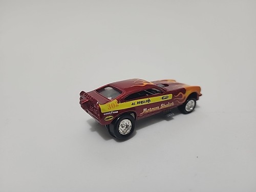 Johnny Lightning Red '71 Motown Shaker Funny Car 1/64 Scale - Picture 7 of 7