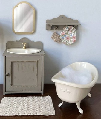 New Maileg Dollhouse Miniature Bathroom Tub Sink Mirror Shelf Wellness Set NIB