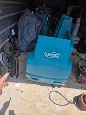 RIGHT Disk Scrub Head Squeegee ASSY  TENNANT 7100 ECH2O Ride-On Floor Scrubber