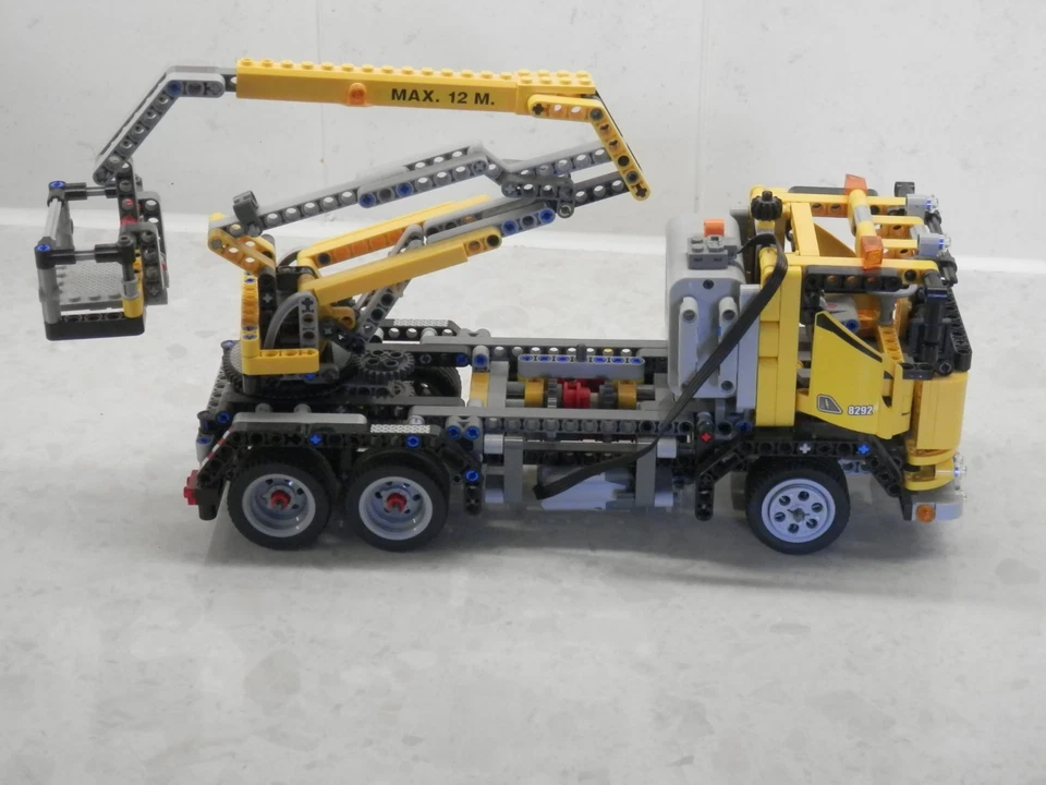 LEGO Technic 8292 Cherry Picker, photo 1 of 5