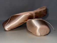 Suffolk Silhouette Pointe Ballet Shoes NEW 8 XXX Standard England Women  s US 10