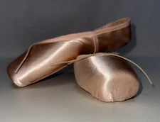 Suffolk Silhouette Pointe Ballet Shoes NEW 8 XXX Standard England Women’s US 10