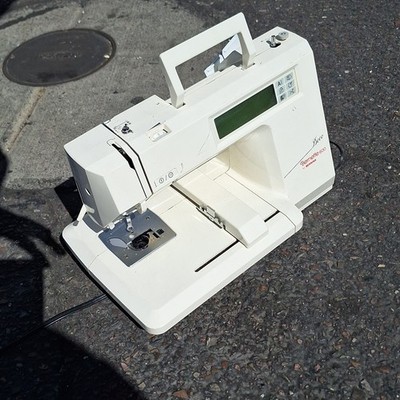 Bernette 600 Deco Digital Embroidery Sewing Machine No Needle Assembly As Shown